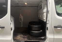 valkoinen Opel Vivaro 2017 kuva 17.