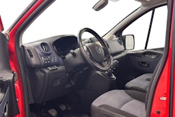 punainen Opel Vivaro 2018 kuva 7.
