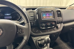 punainen Opel Vivaro 2018 kuva 17.