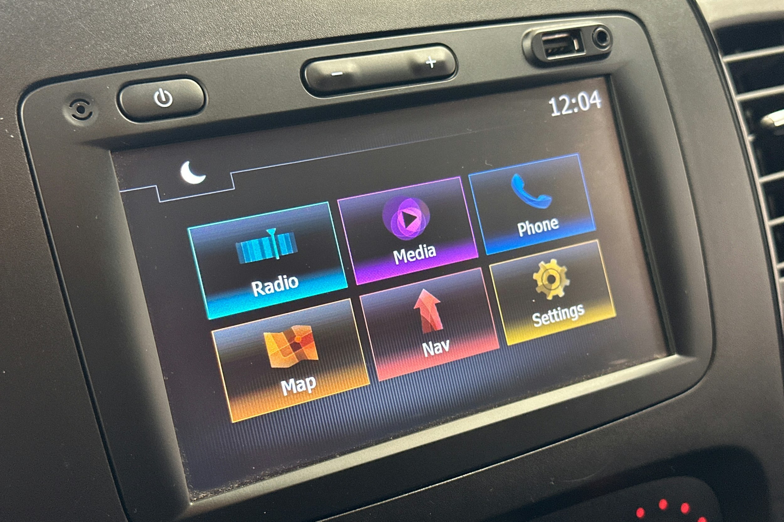 punainen Opel Vivaro 2018 kuva 20.