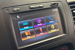 punainen Opel Vivaro 2018 kuva 20.