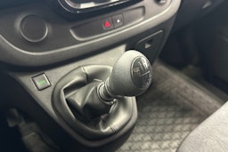 punainen Opel Vivaro 2018 kuva 22.