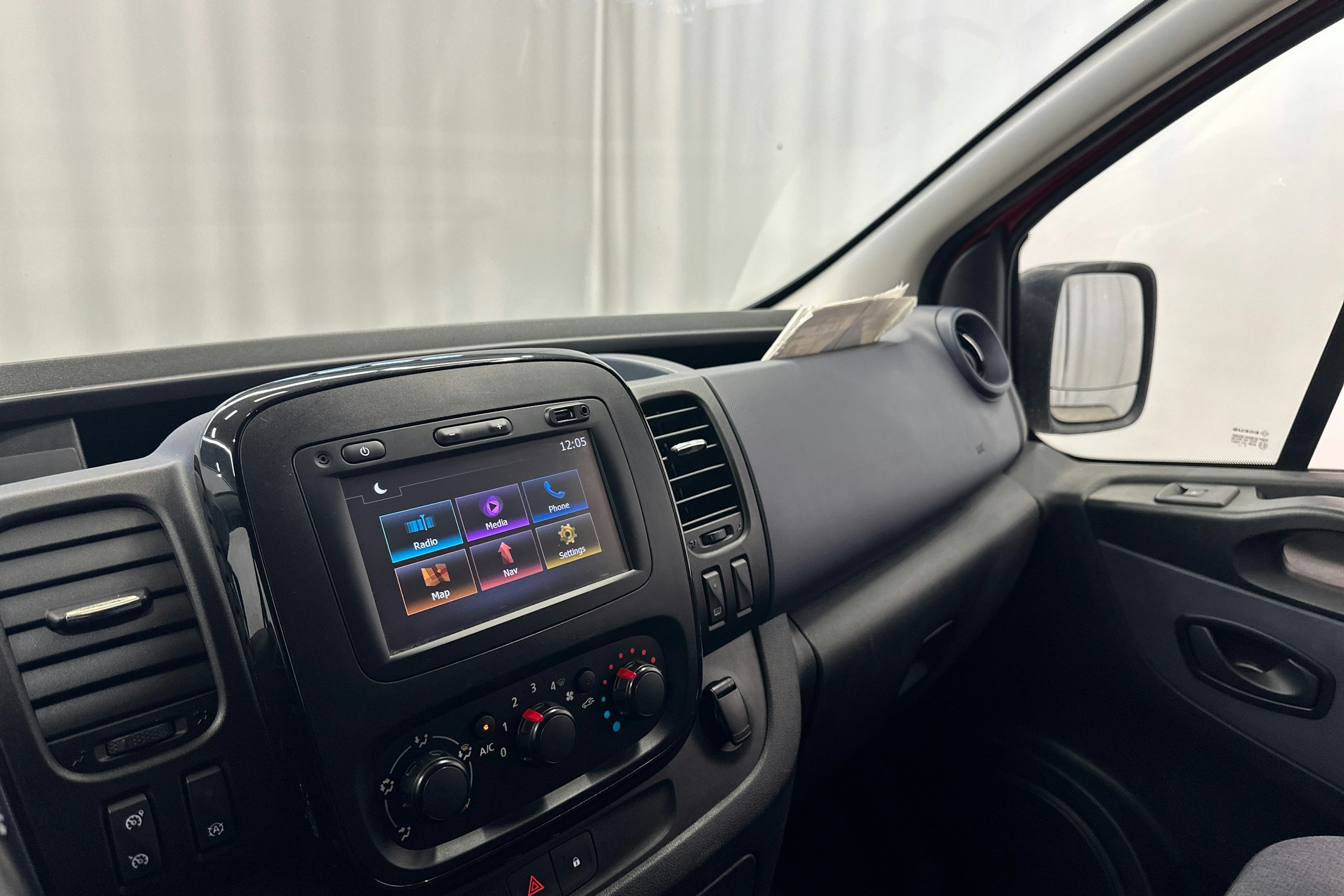 punainen Opel Vivaro 2018 kuva 23.
