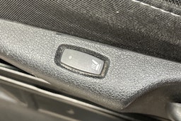 punainen Opel Vivaro 2018 kuva 24.