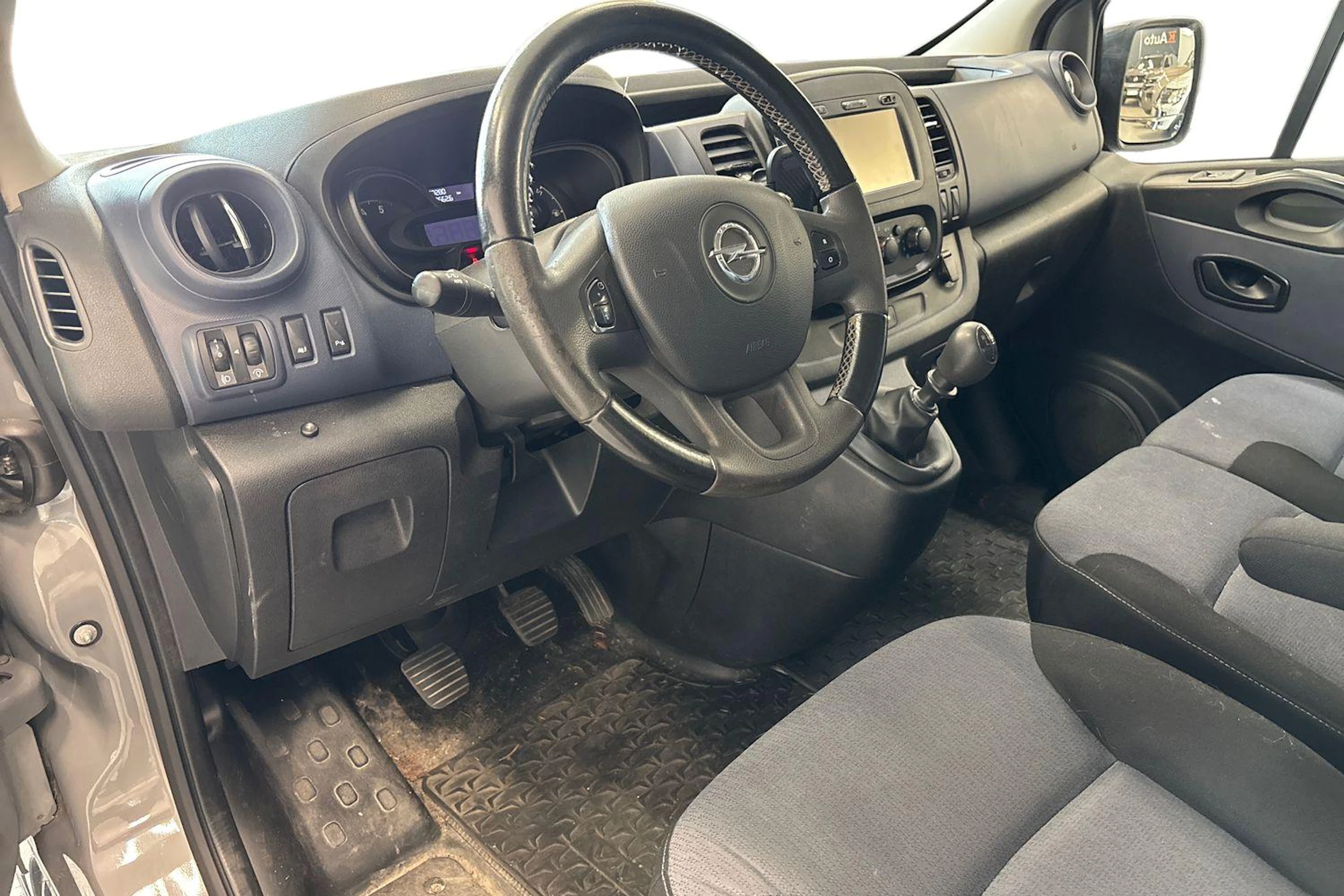 harmaa Opel Vivaro 2018 kuva 3.