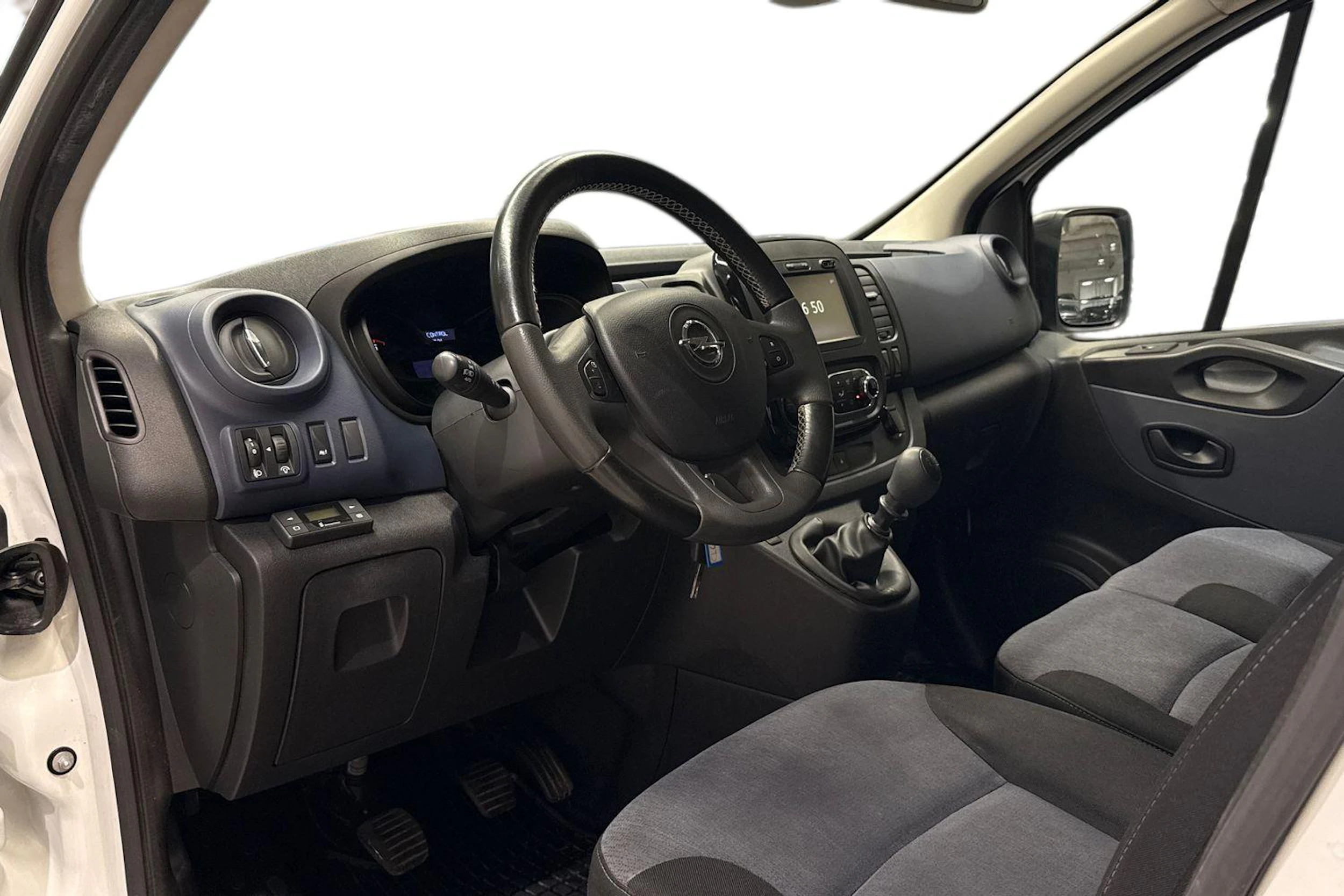 valkoinen Opel Vivaro 2018 kuva 8.