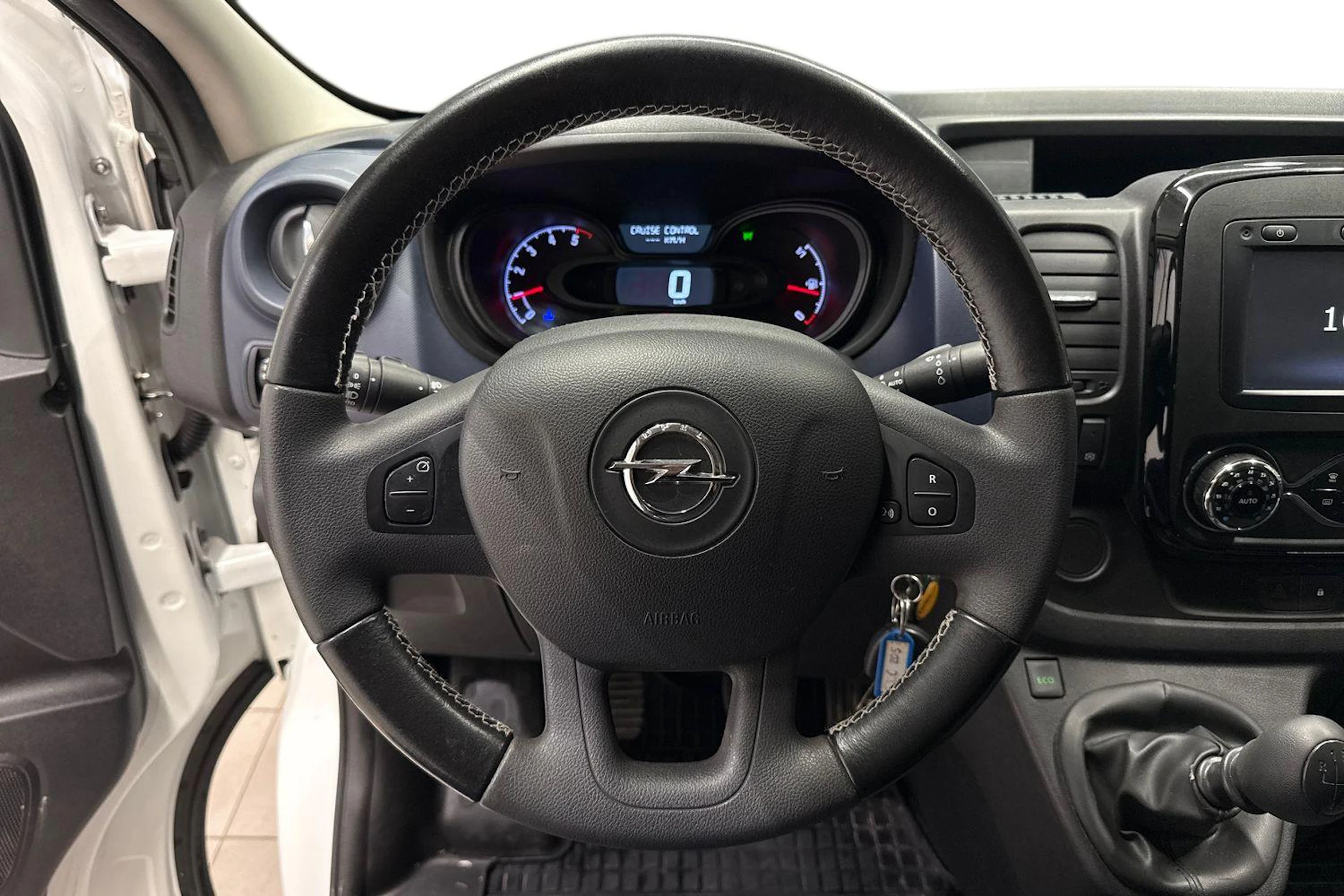 valkoinen Opel Vivaro 2018 kuva 9.