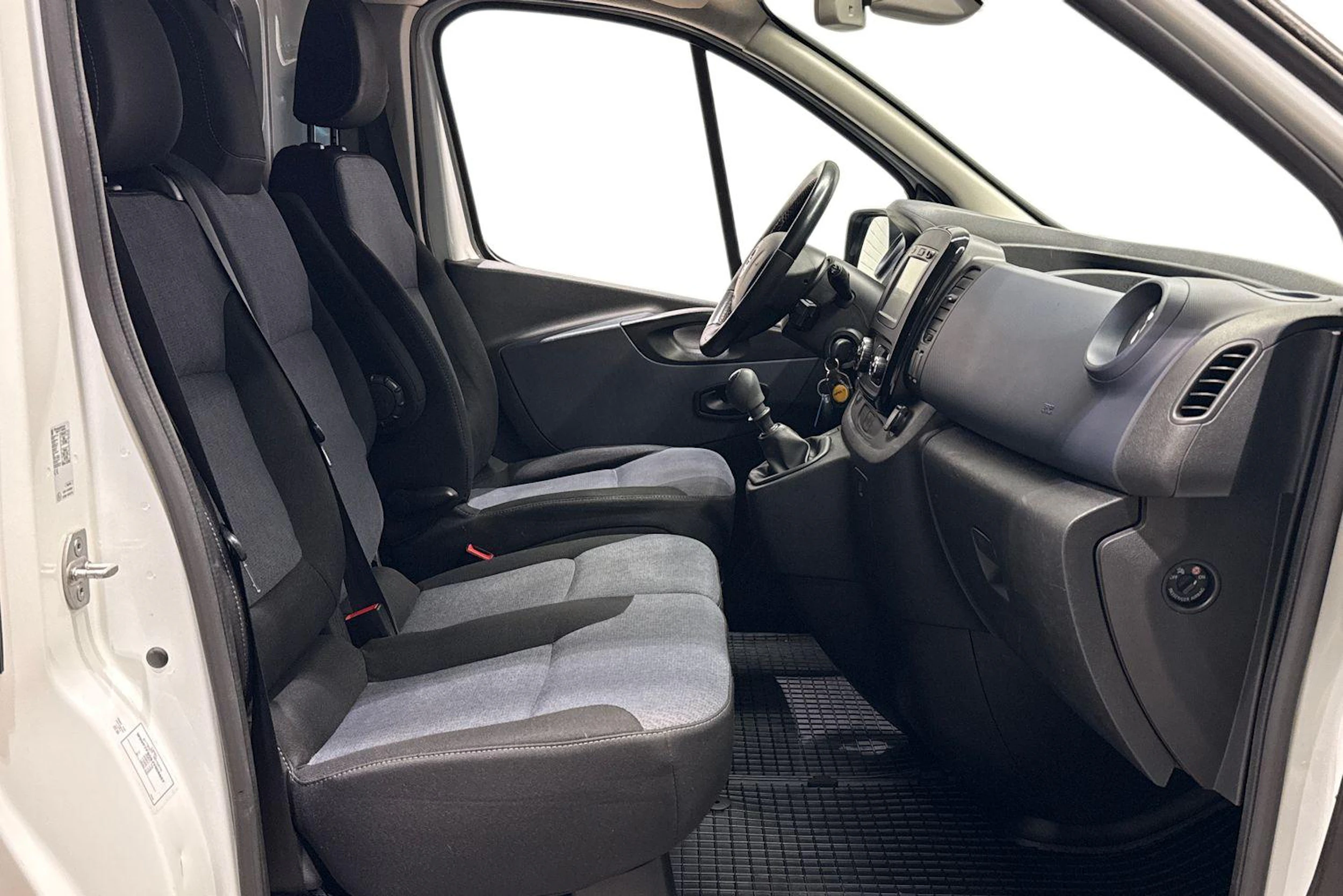 valkoinen Opel Vivaro 2018 kuva 11.