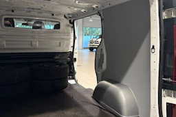 valkoinen Opel Vivaro 2018 kuva 16.
