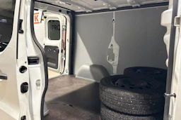 valkoinen Opel Vivaro 2018 kuva 18.