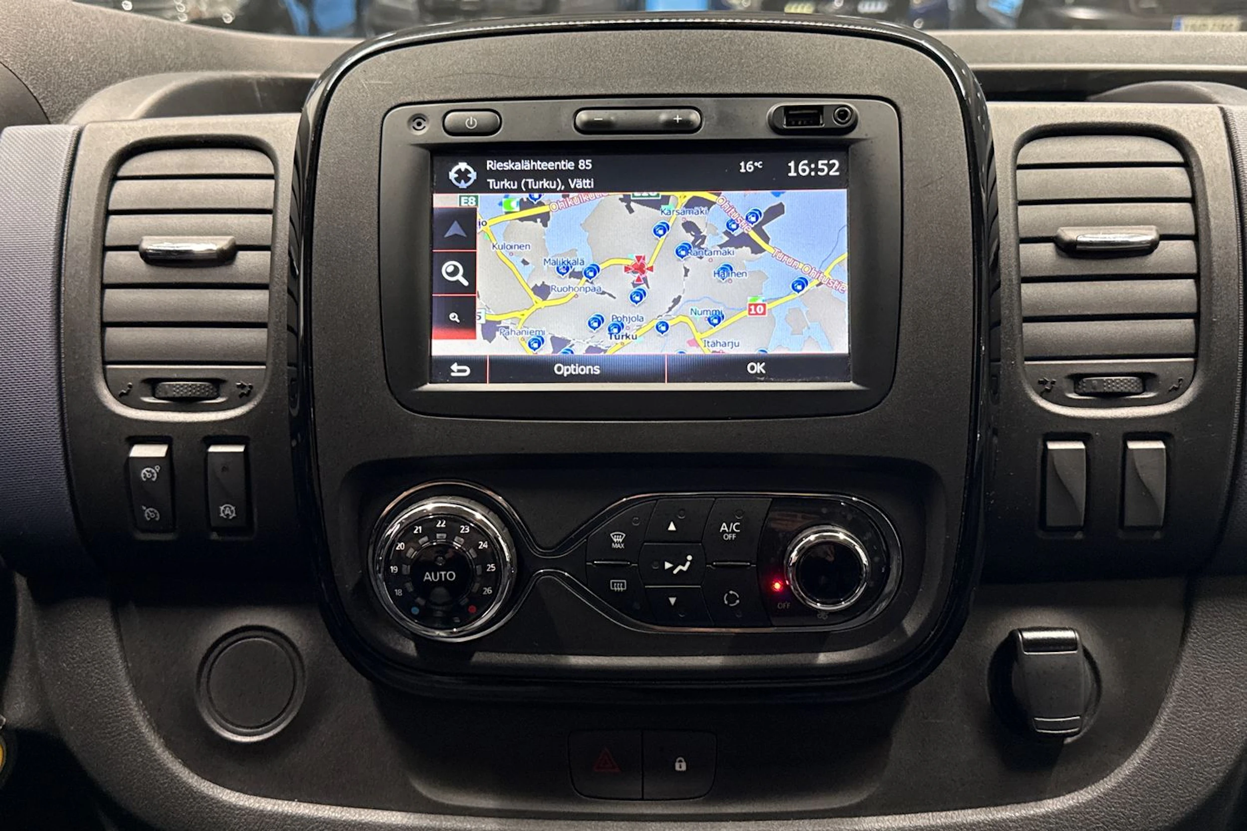 valkoinen Opel Vivaro 2018 kuva 19.