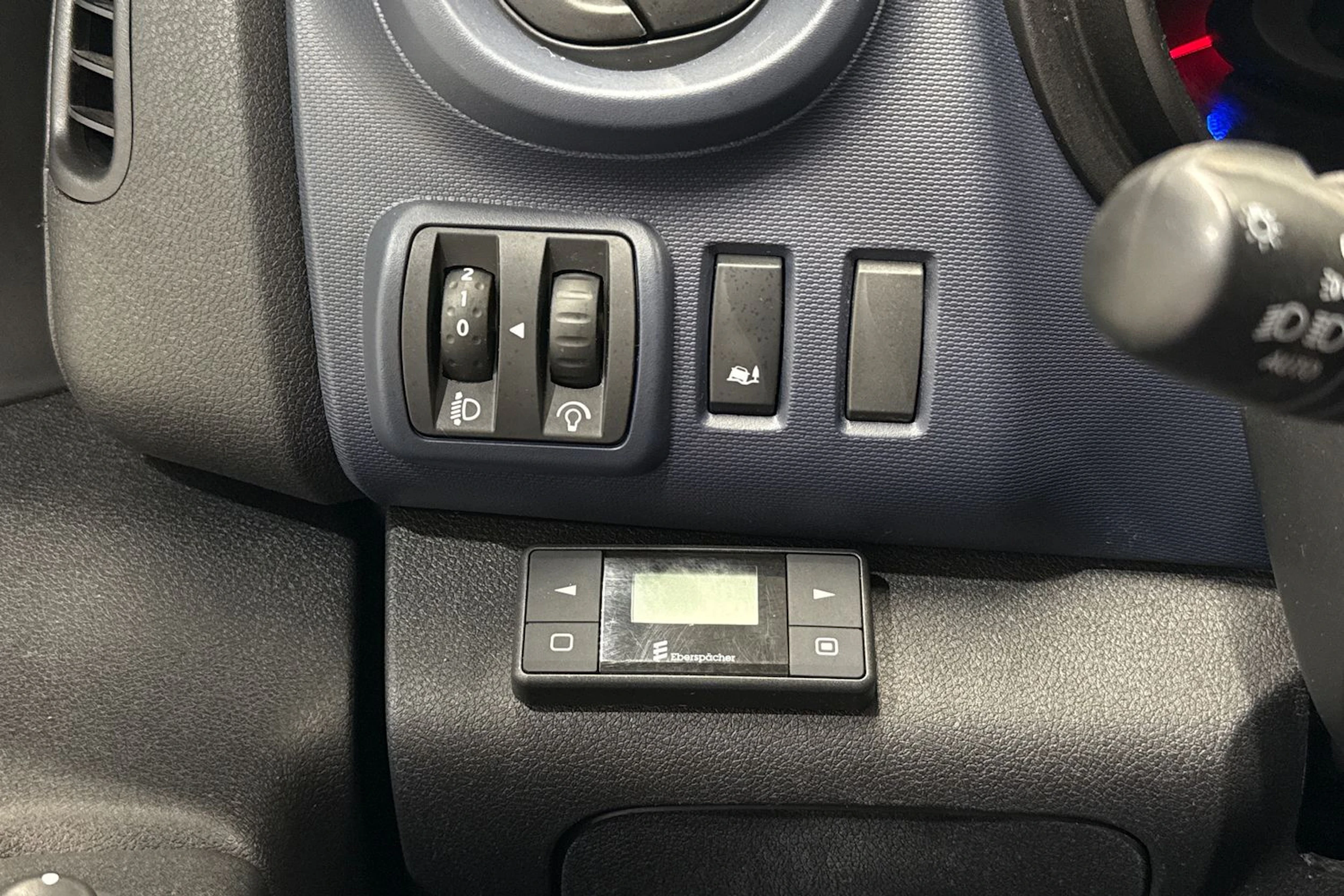 valkoinen Opel Vivaro 2018 kuva 24.