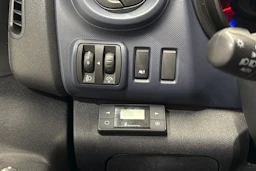 valkoinen Opel Vivaro 2018 kuva 24.