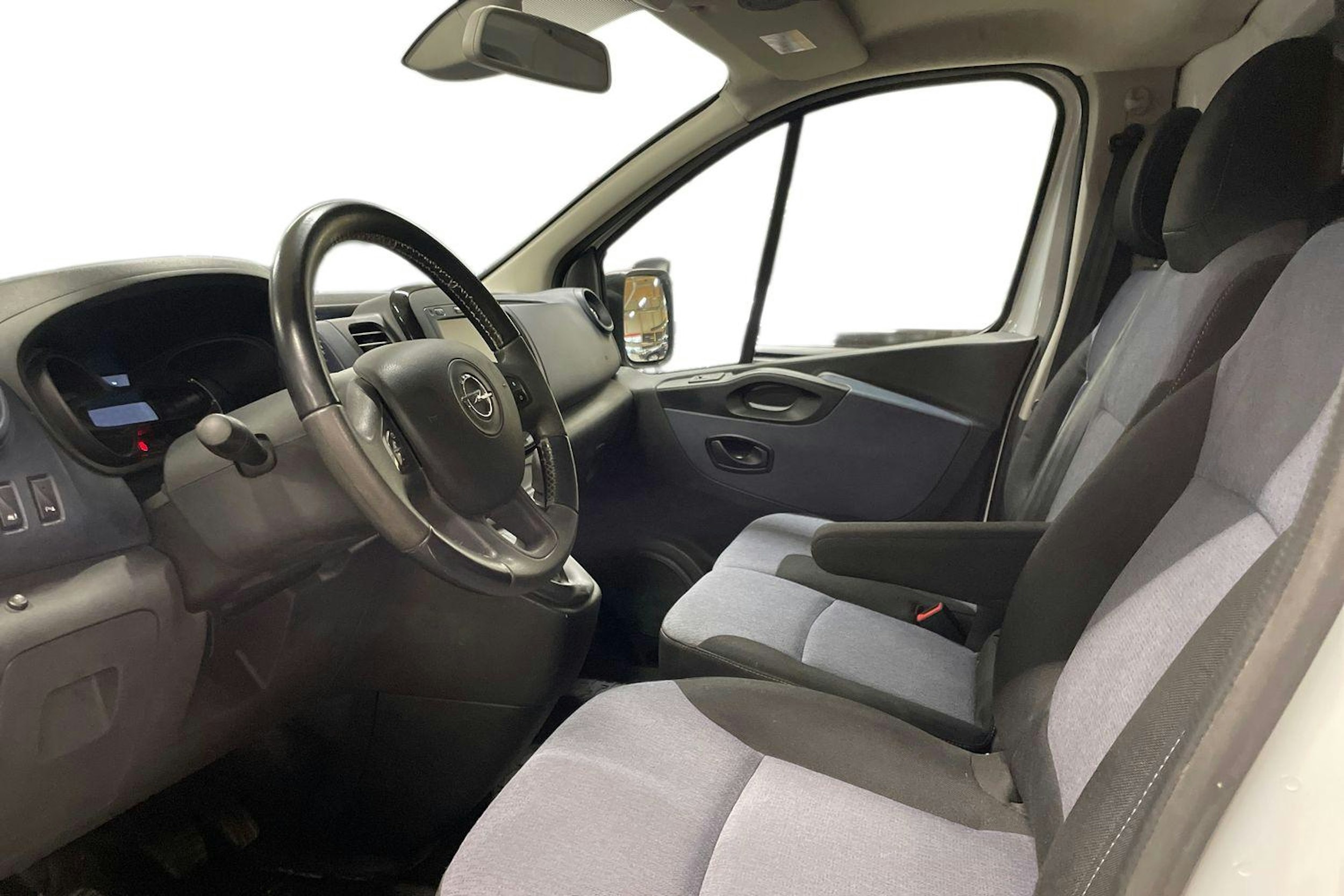 valkoinen Opel Vivaro 2018 kuva 3.