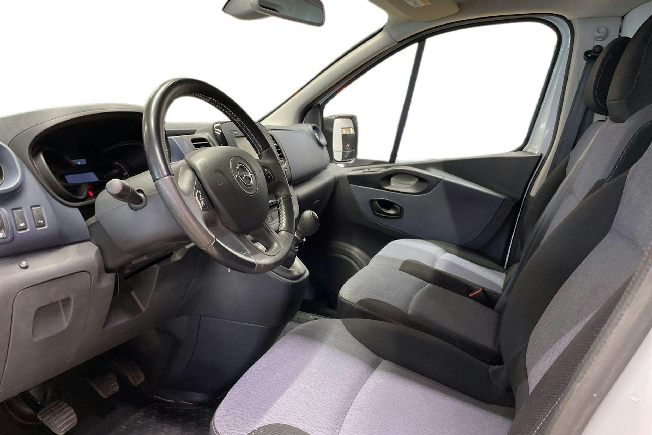 valkoinen Opel Vivaro 2018 kuva 7.