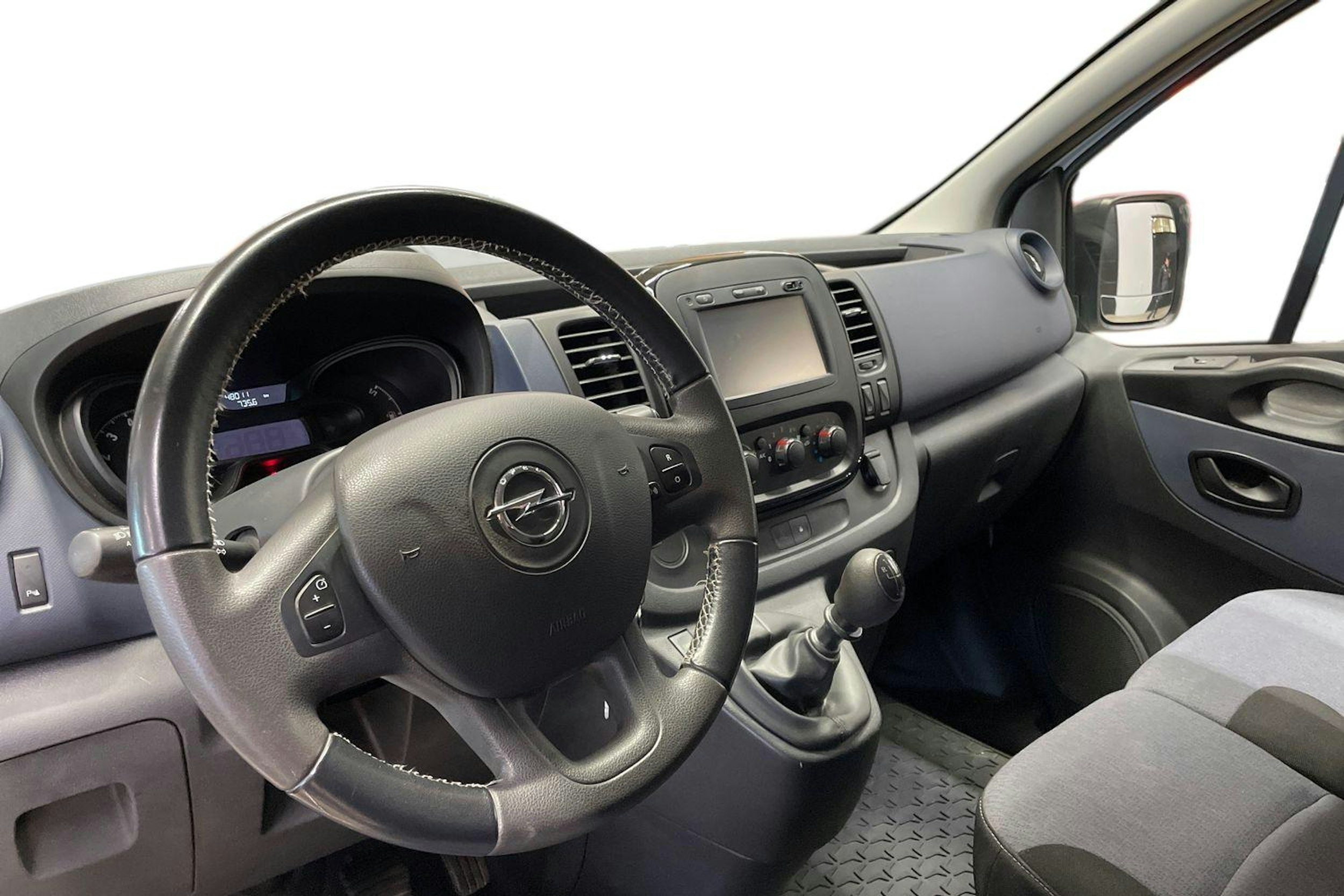 valkoinen Opel Vivaro 2018 kuva 9.