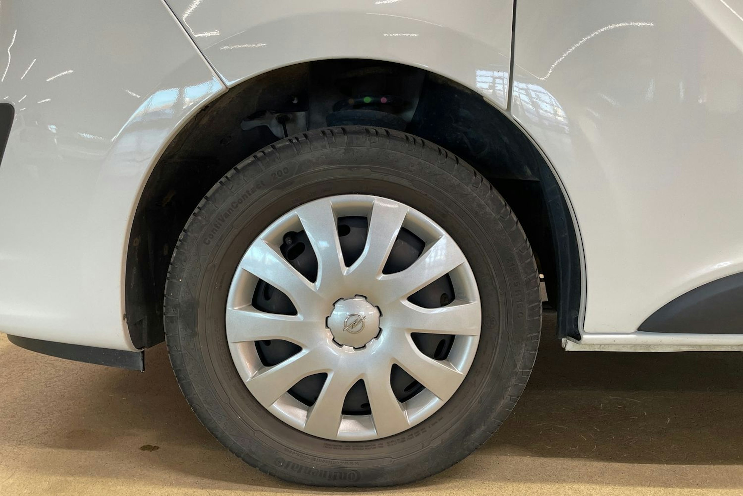 valkoinen Opel Vivaro 2018 kuva 13.