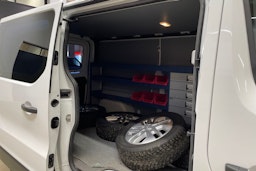 valkoinen Opel Vivaro 2018 kuva 18.