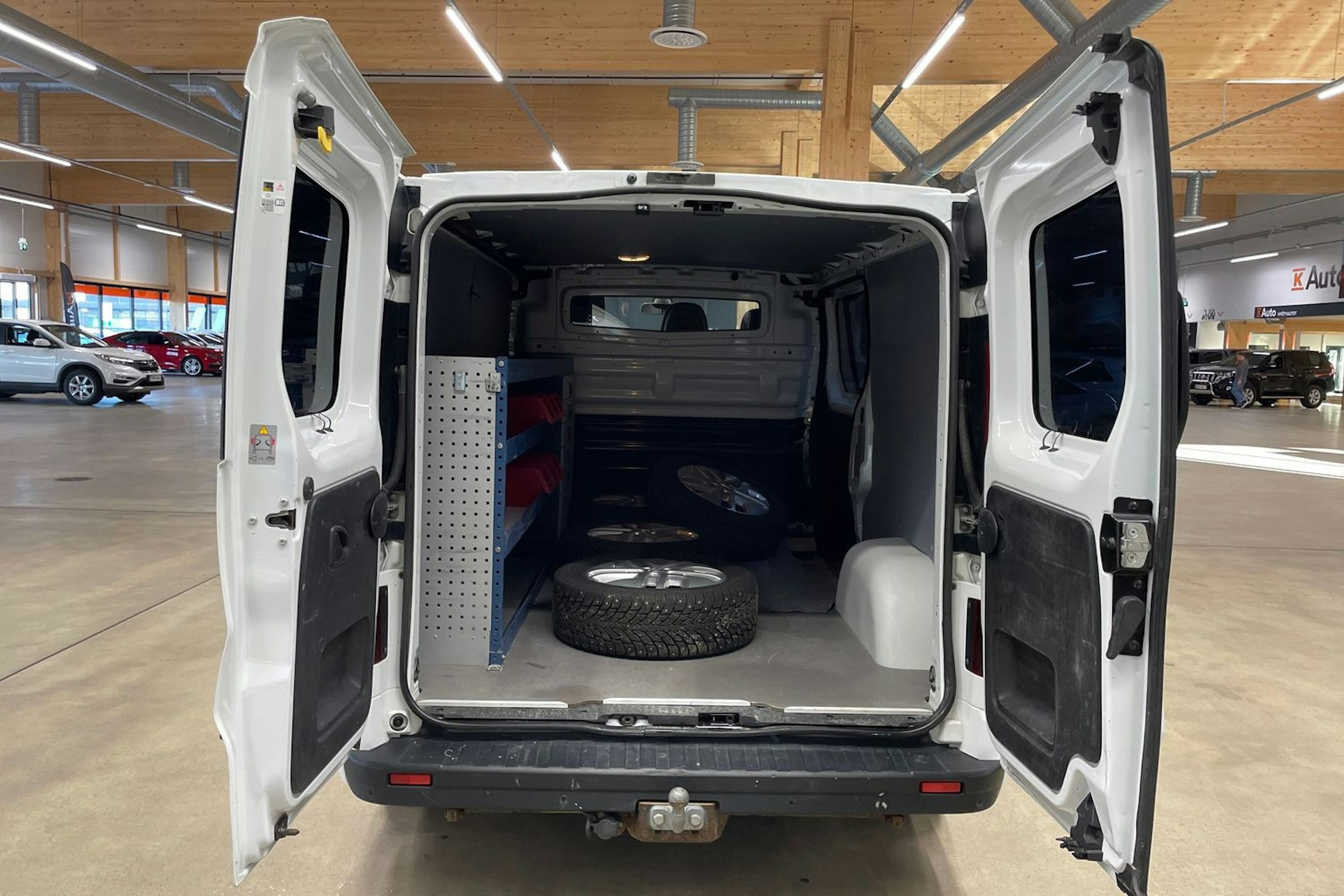valkoinen Opel Vivaro 2018 kuva 20.
