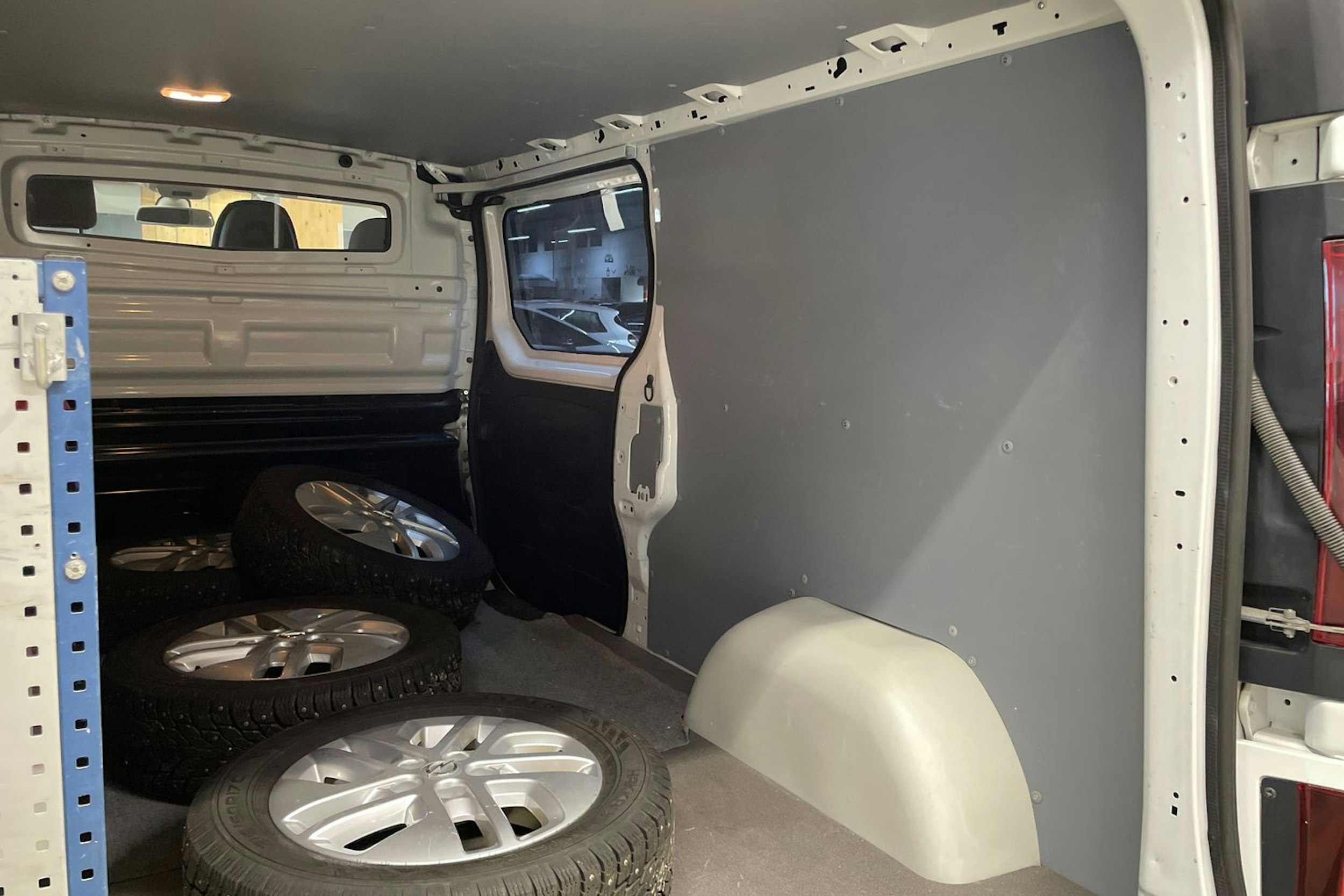 valkoinen Opel Vivaro 2018 kuva 23.