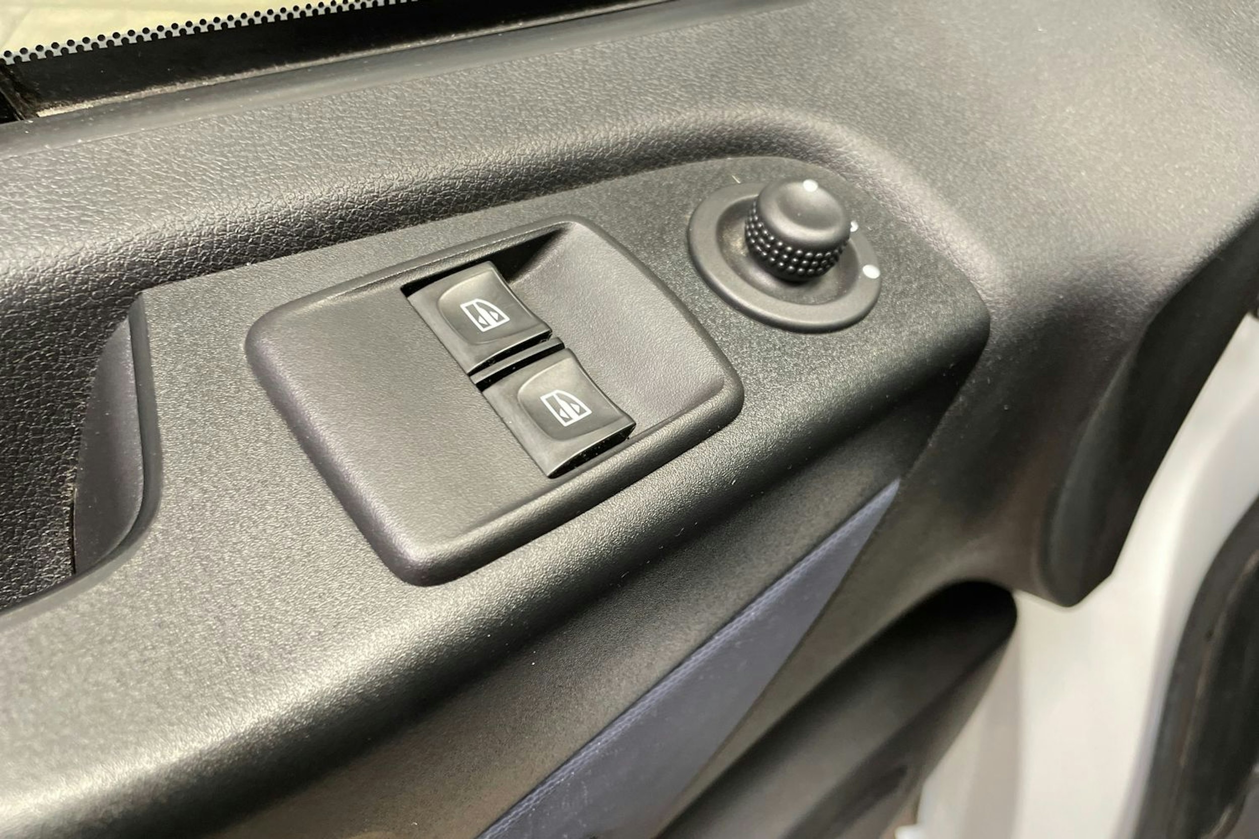 valkoinen Opel Vivaro 2018 kuva 24.