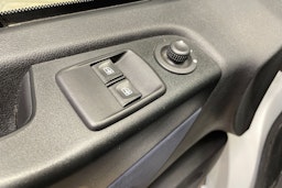 valkoinen Opel Vivaro 2018 kuva 24.