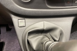 valkoinen Opel Vivaro 2018 kuva 30.