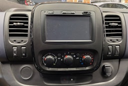 valkoinen Opel Vivaro 2018 kuva 33.