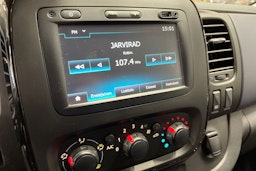 valkoinen Opel Vivaro 2018 kuva 35.