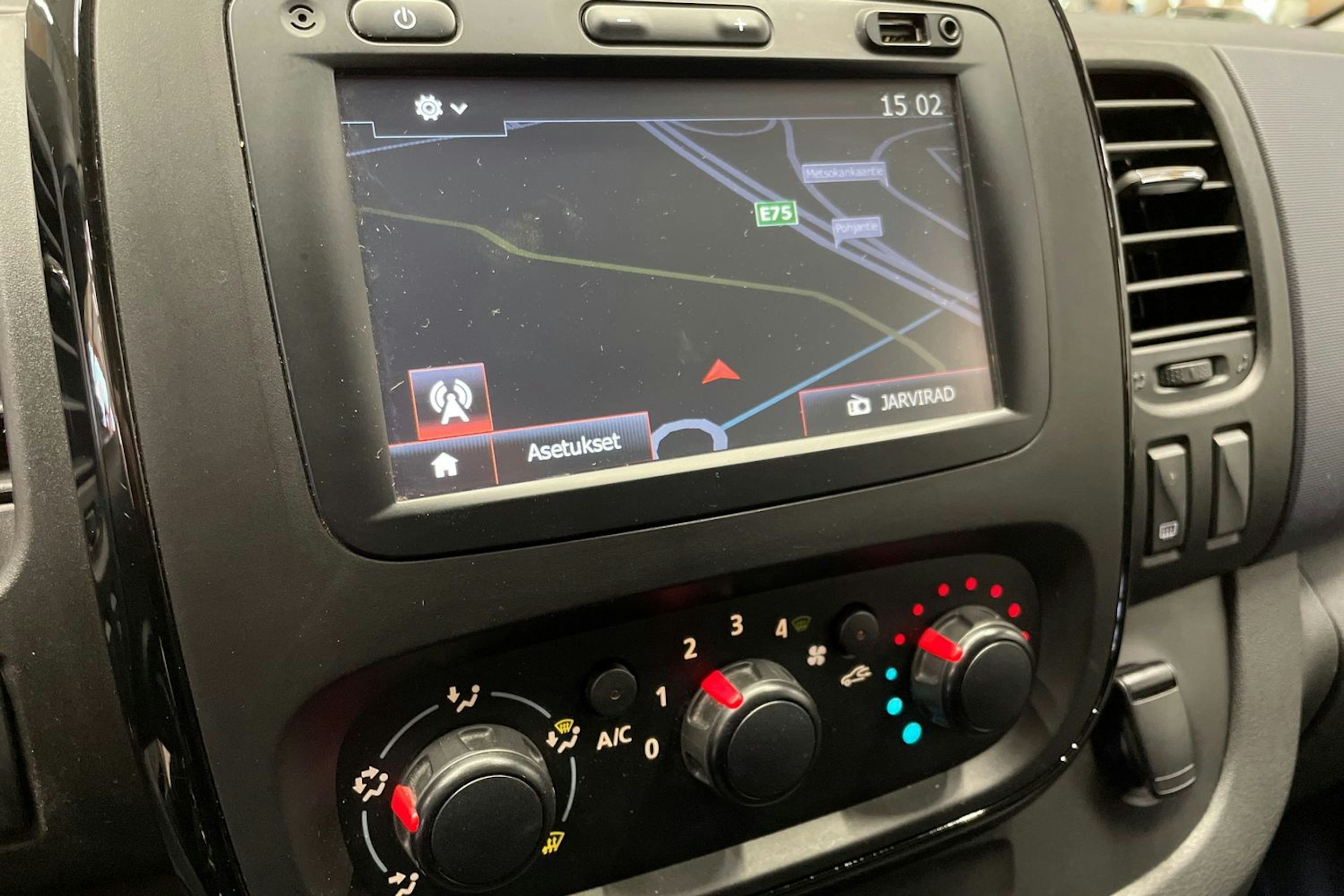 valkoinen Opel Vivaro 2018 kuva 36.