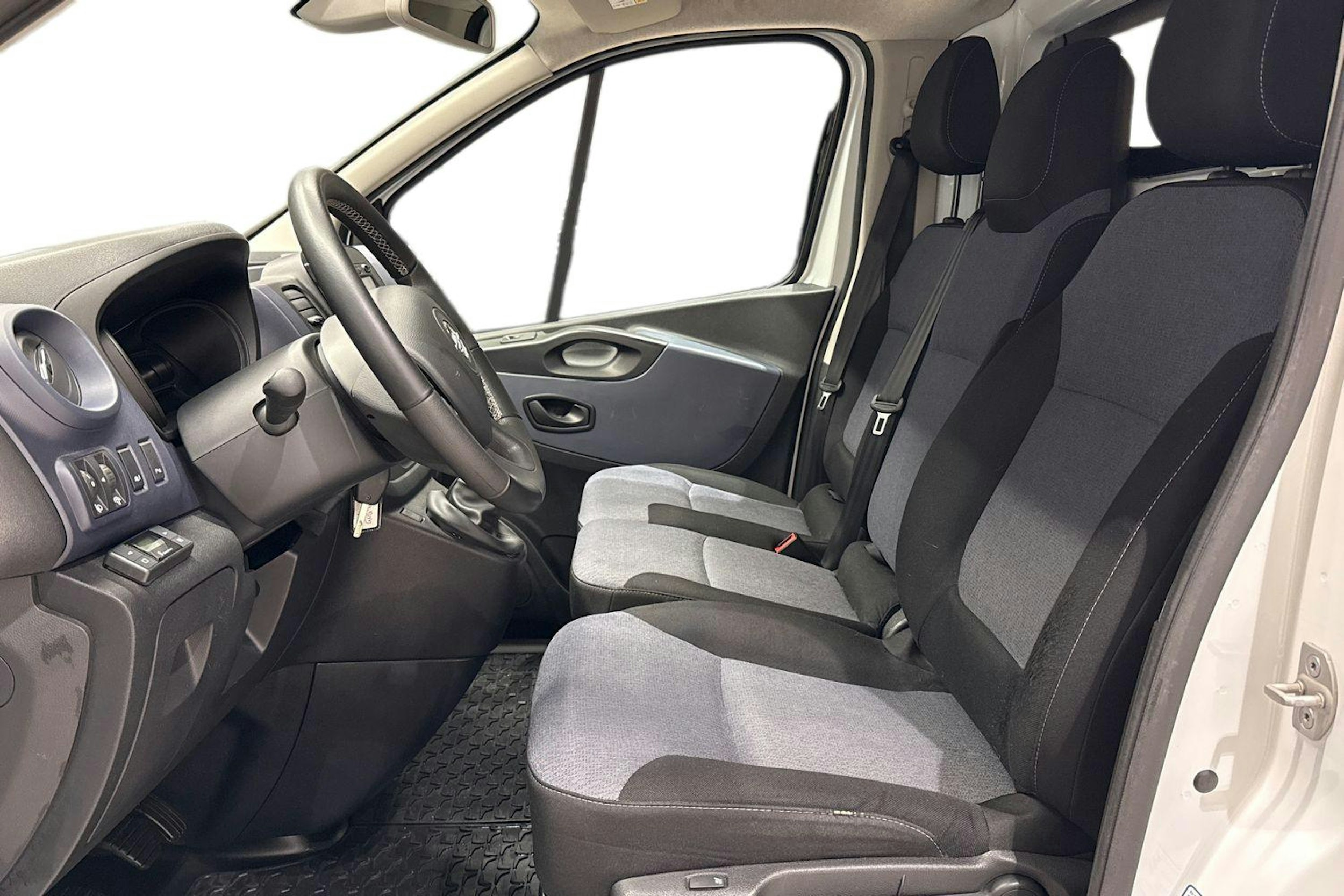 valkoinen Opel Vivaro 2018 kuva 8.