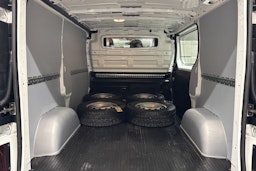 valkoinen Opel Vivaro 2018 kuva 11.