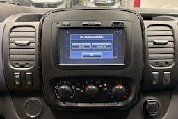 valkoinen Opel Vivaro 2018 kuva 15.