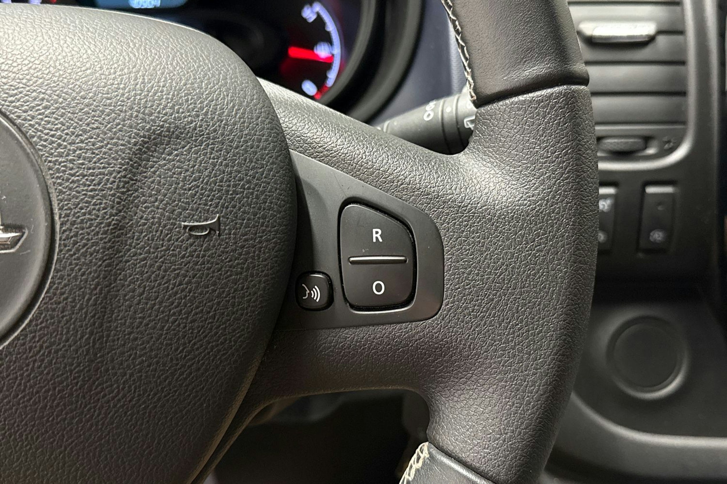 valkoinen Opel Vivaro 2018 kuva 17.