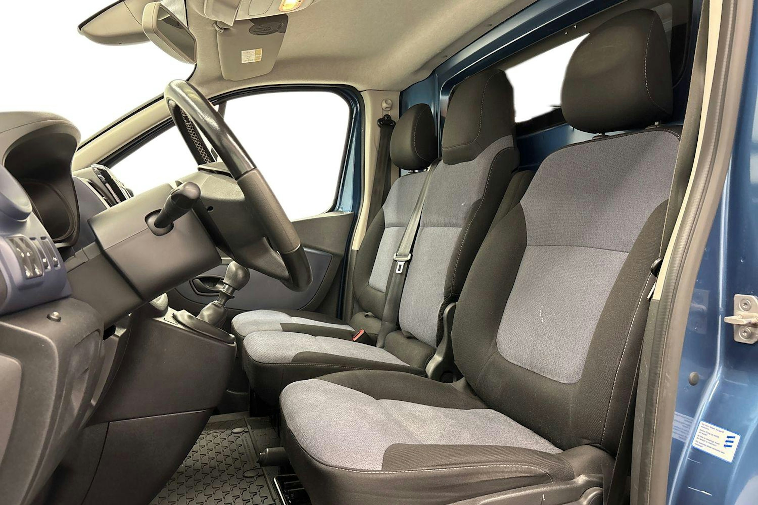 sininen Opel Vivaro 2018 kuva 10.