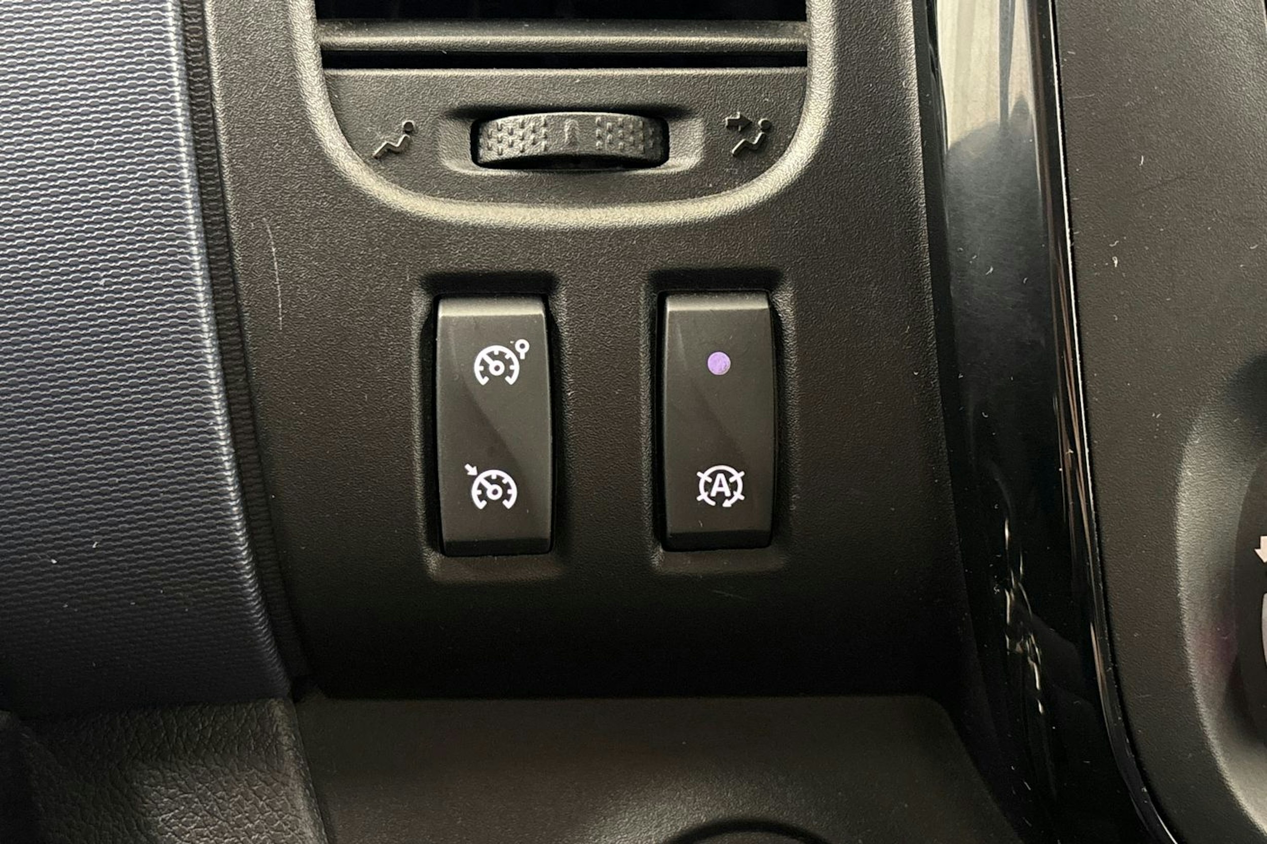 sininen Opel Vivaro 2018 kuva 19.