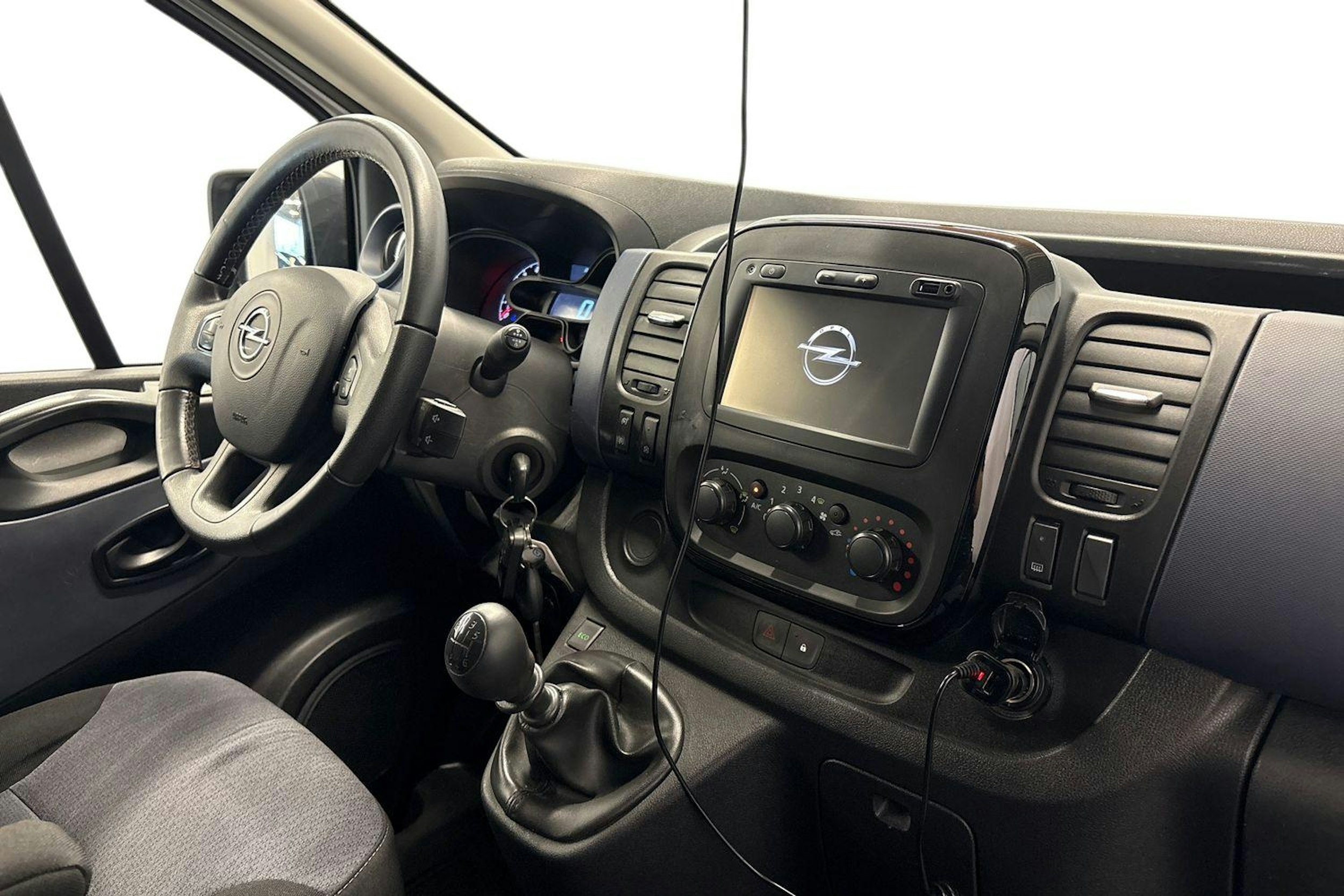 valkoinen Opel Vivaro 2018 kuva 8.