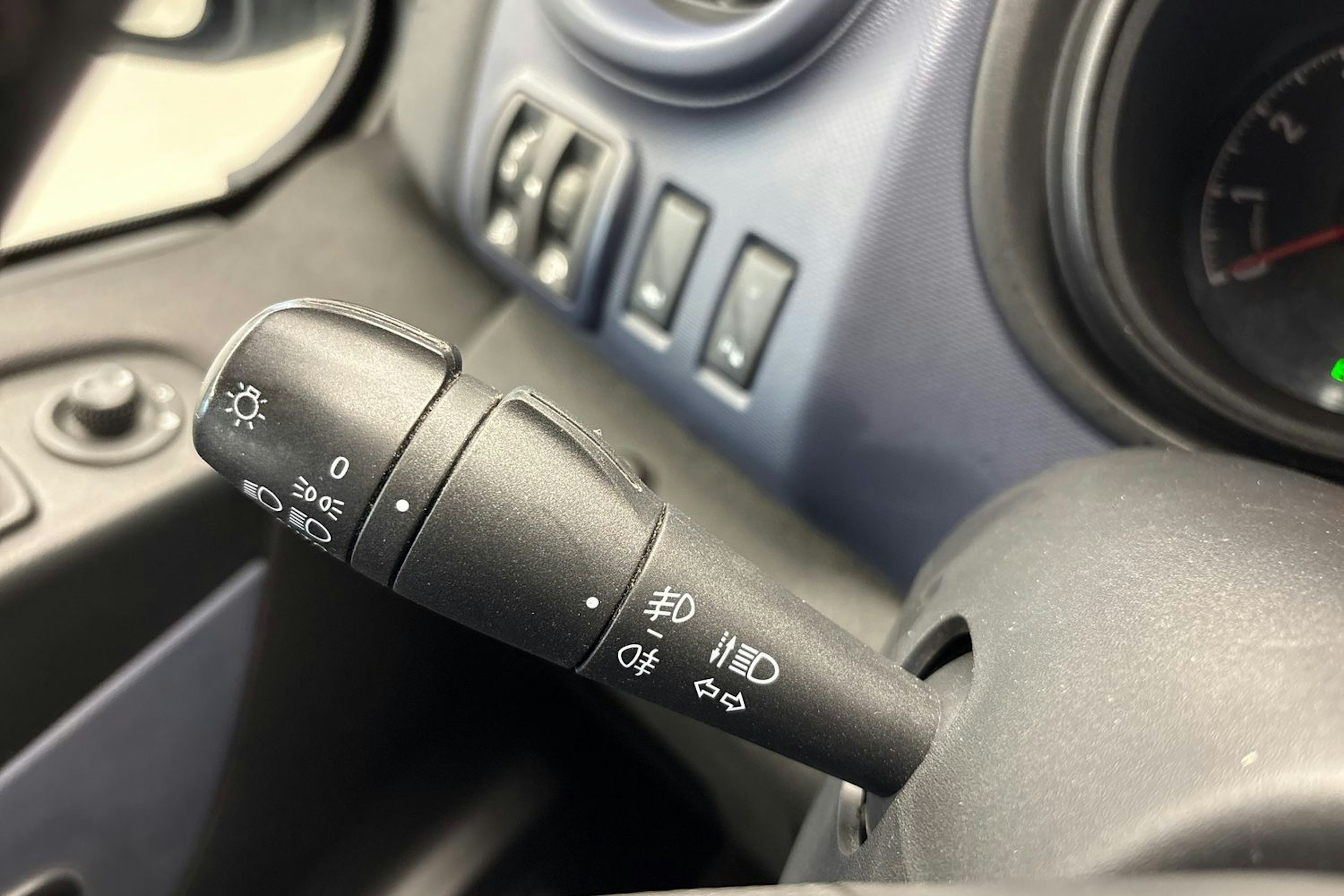 valkoinen Opel Vivaro 2018 kuva 14.