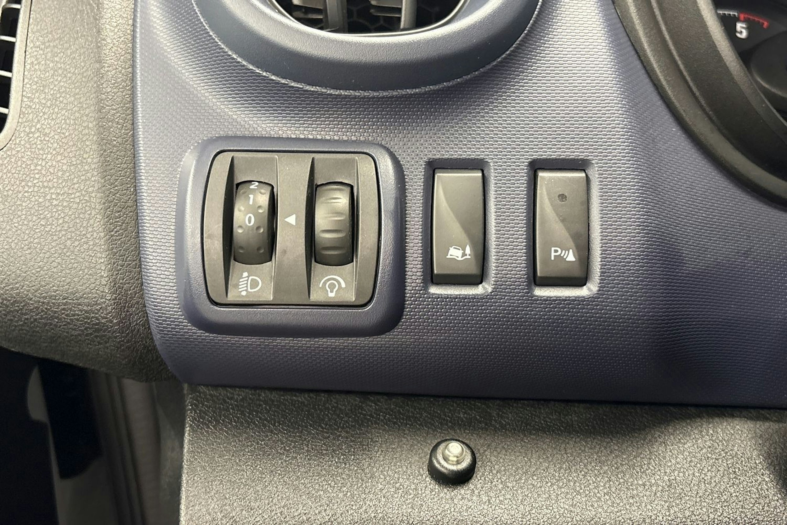 valkoinen Opel Vivaro 2018 kuva 15.