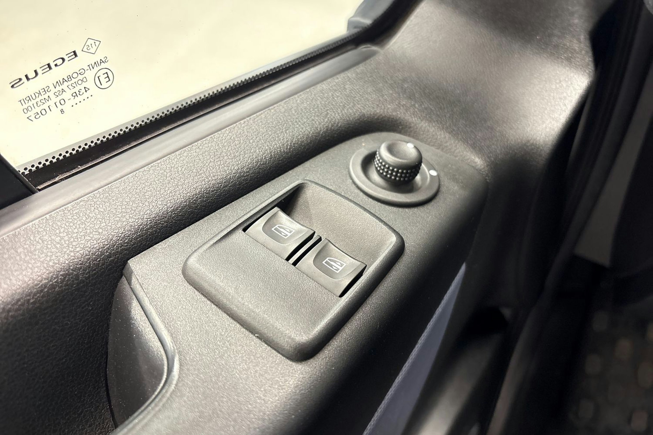 valkoinen Opel Vivaro 2018 kuva 16.