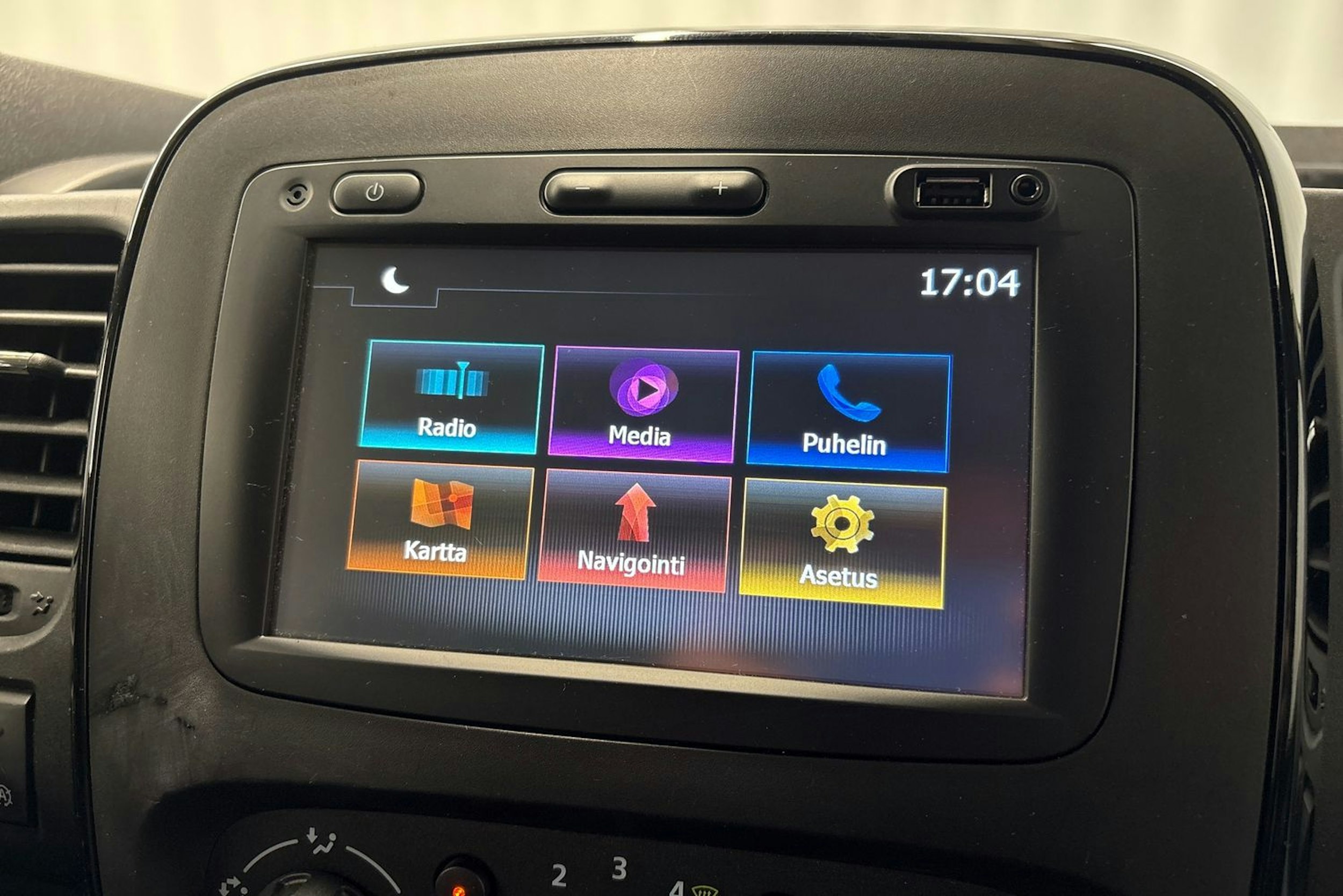 valkoinen Opel Vivaro 2018 kuva 17.