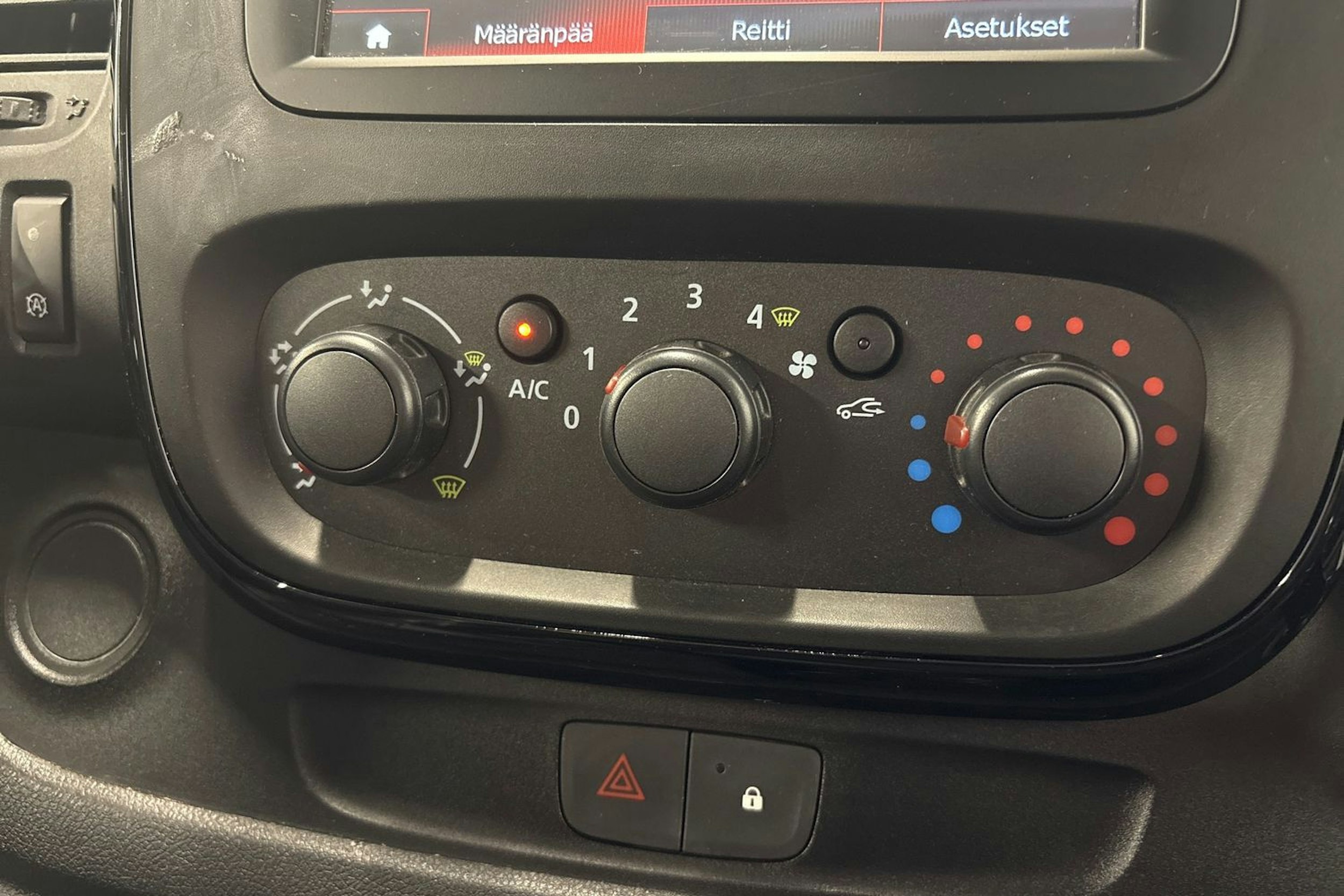 valkoinen Opel Vivaro 2018 kuva 23.