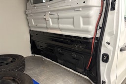 valkoinen Opel Vivaro 2018 kuva 25.