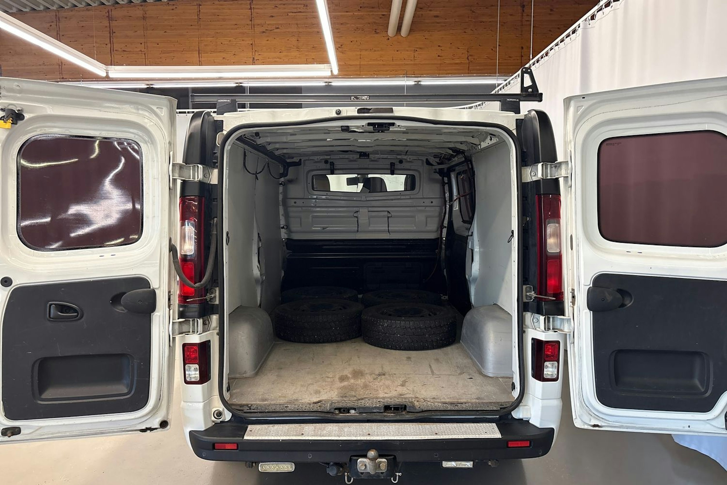 valkoinen Opel Vivaro 2018 kuva 27.