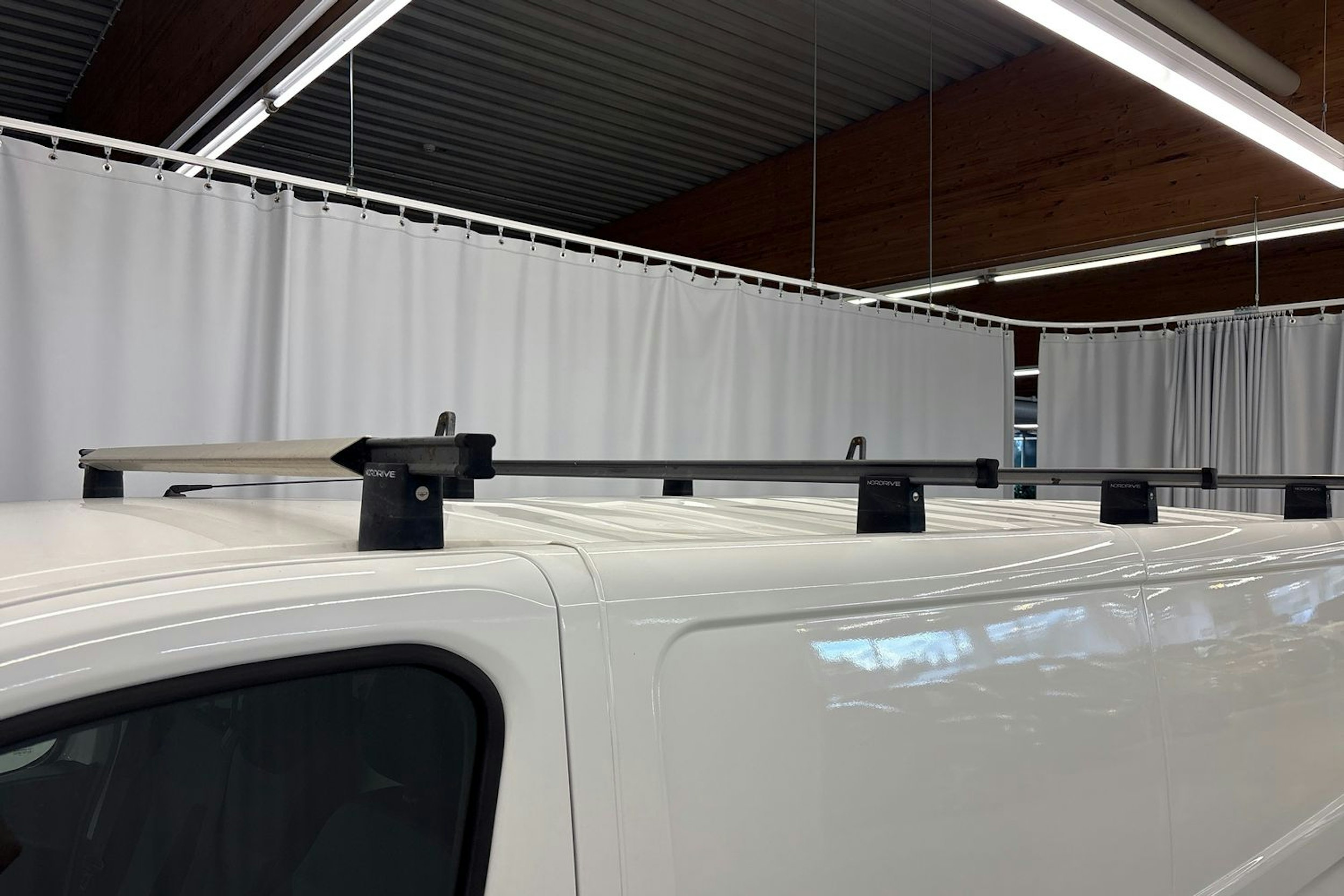 valkoinen Opel Vivaro 2018 kuva 28.
