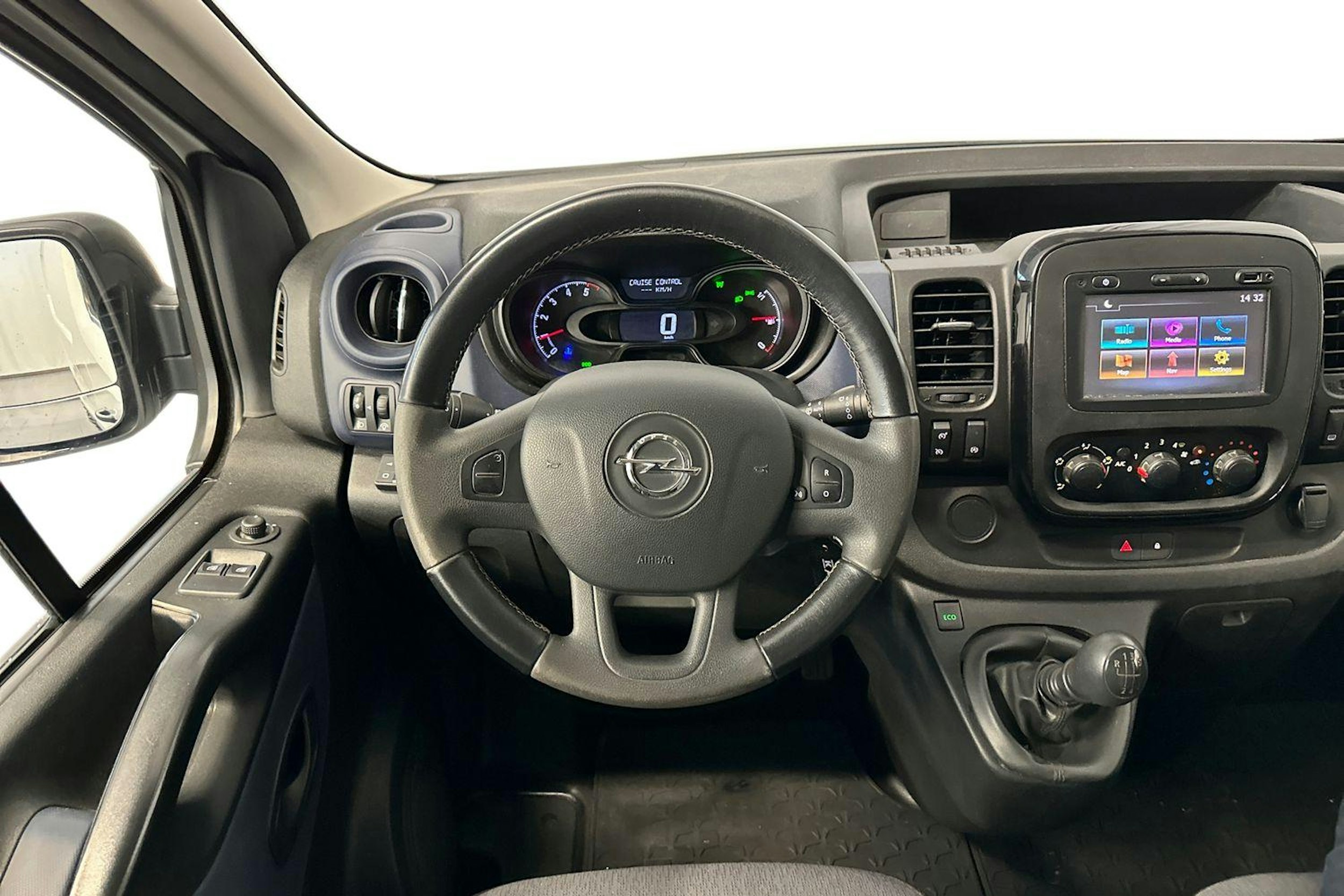 valkoinen Opel Vivaro 2018 kuva 9.