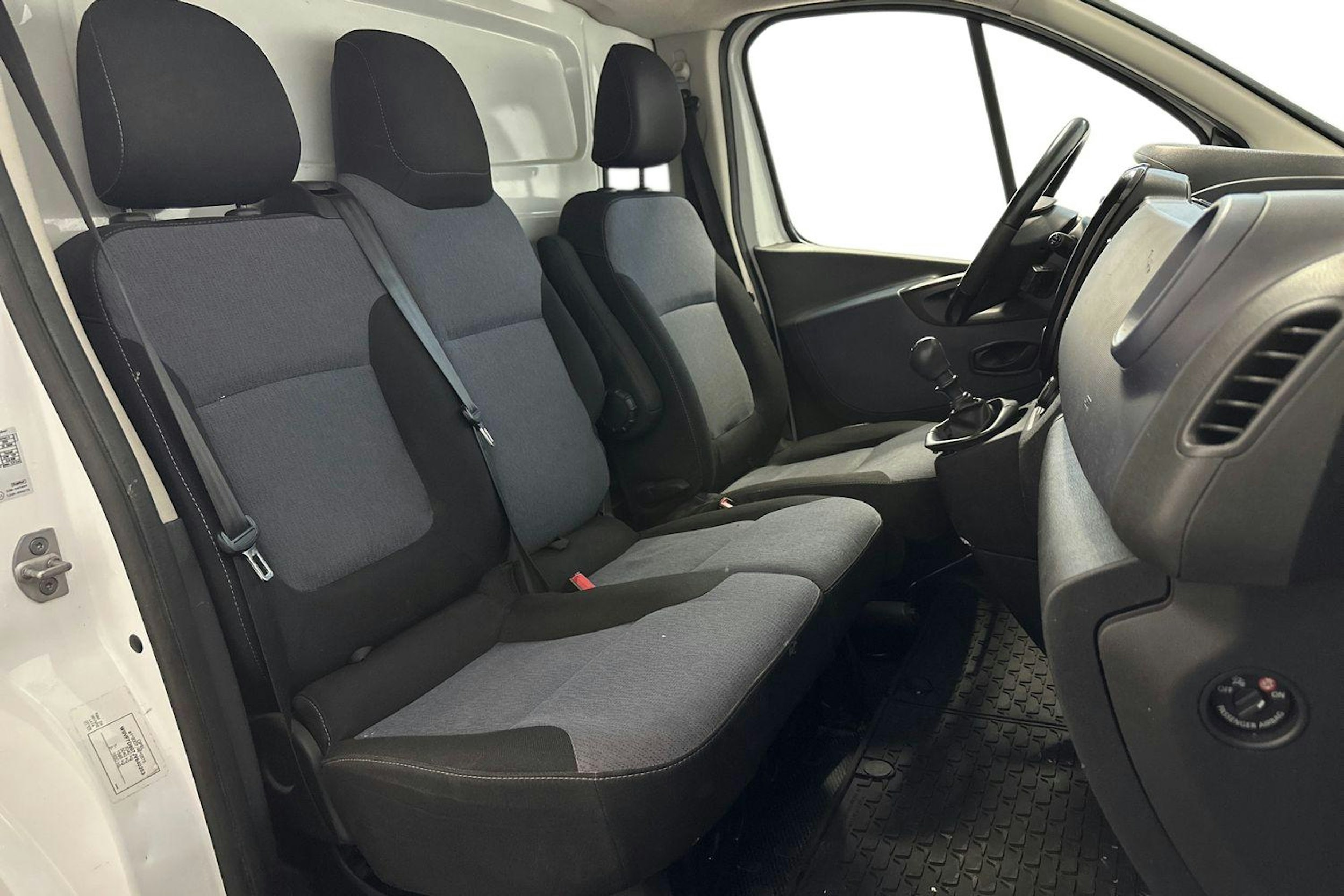 valkoinen Opel Vivaro 2018 kuva 10.