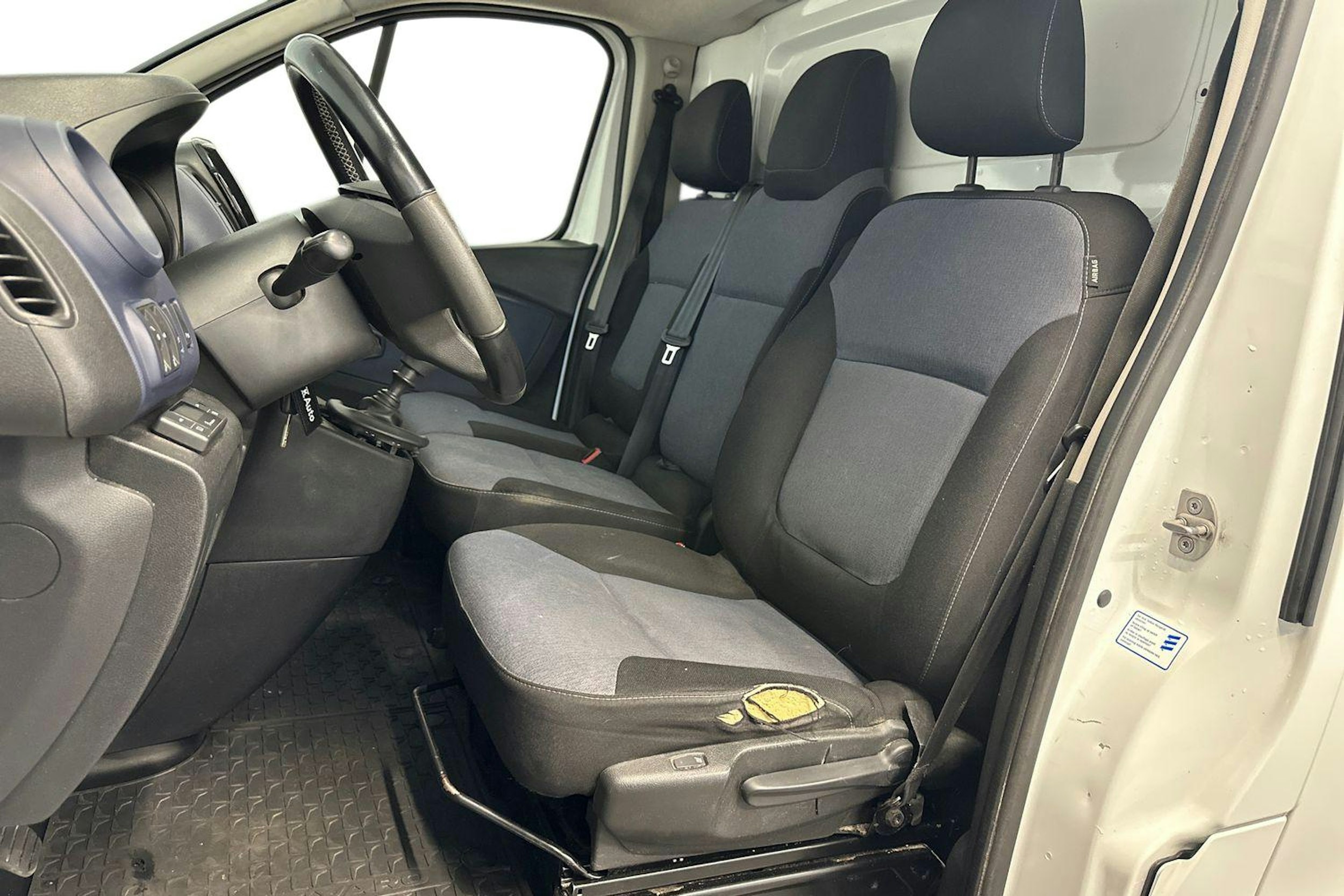 valkoinen Opel Vivaro 2018 kuva 11.