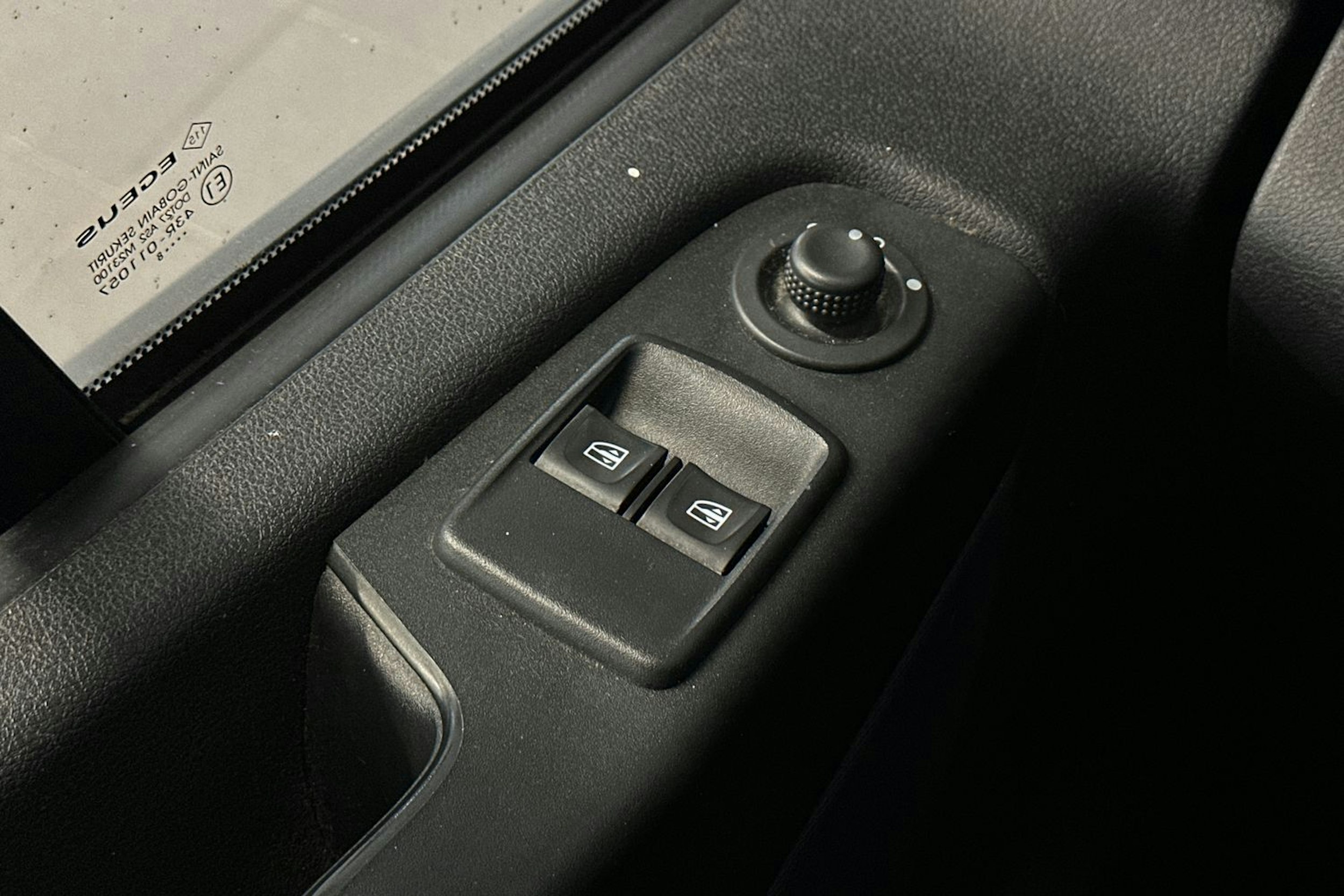 valkoinen Opel Vivaro 2018 kuva 13.