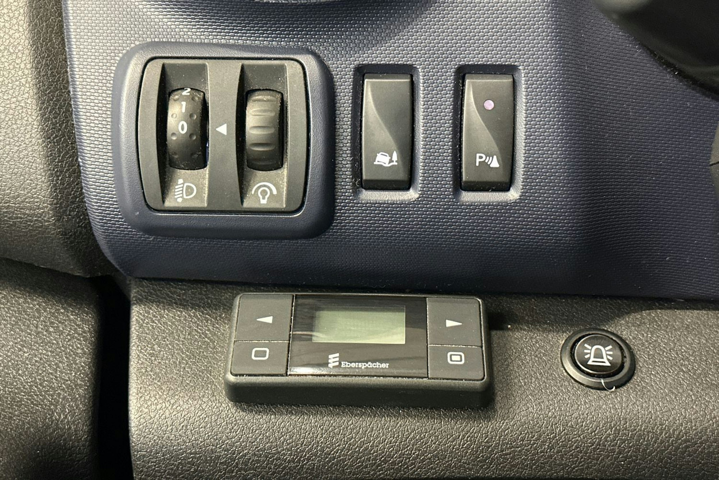 valkoinen Opel Vivaro 2018 kuva 14.